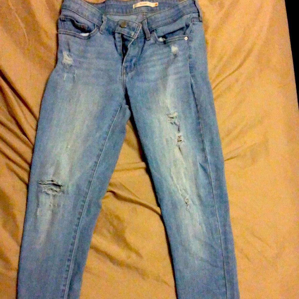 Ripped skinny jeans
